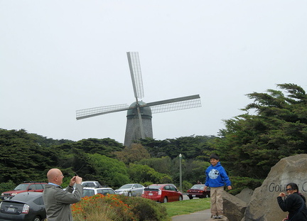 У входа в парк