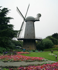 У входа в парк