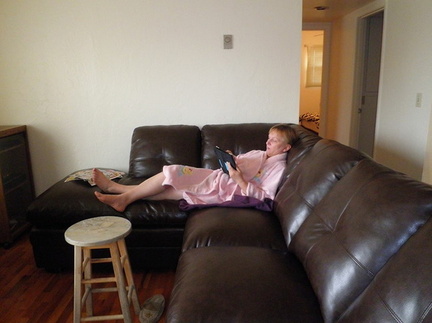 Оля и новый диван