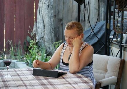 Оля с айпэдом / Olya with iPad