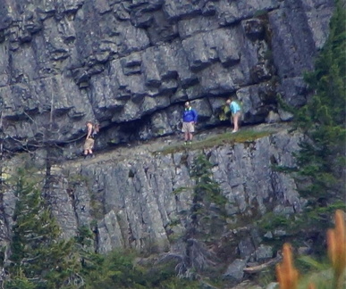 Люди на скале / People on the rock
