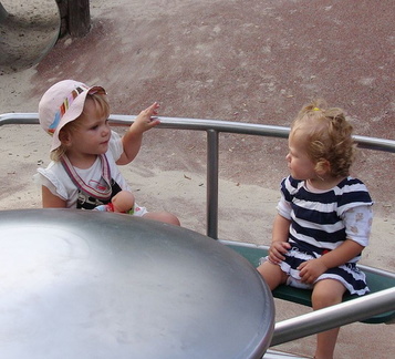 Марго общается / Margo communicates