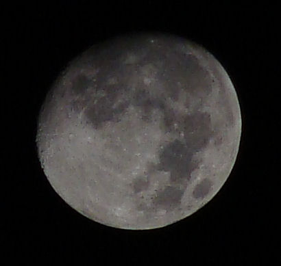 Moon by Sony DSC-H10