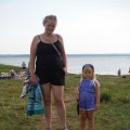 Марго с мамой у озера