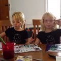 Марго и Кэси рисуют